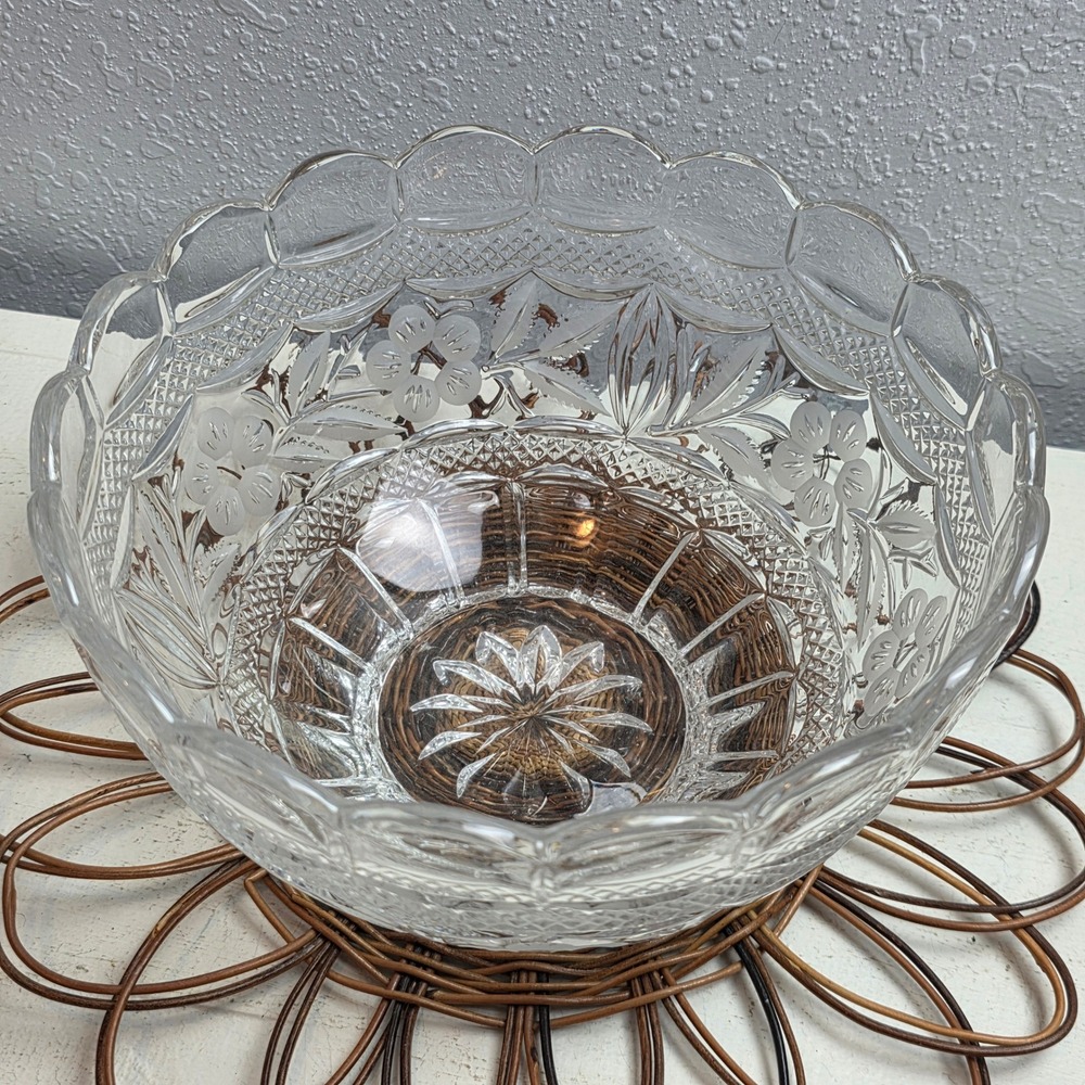 Vintage Floral Etched Leaded Crystal Bowl Scalloped Wedding Housewarming Gift - Picture 4 of 7